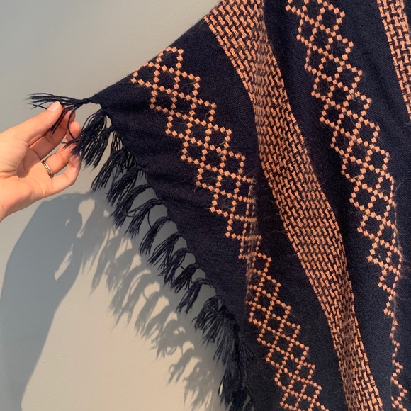 ❌SOLD❌ Free People Poncho - Picture 4 of 5